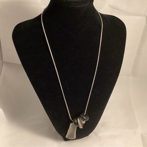 Metallic asymetric necklace